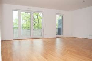 Sonnige 4 Zimmer Neubauwohnung mit Balkon und perfekter Verkehrsanbindung und trotzdem Felder und Wi