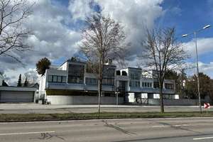 großzügige, lichtdurchflutete 3-Zi. Dachterrassenwohnung