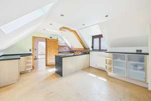 Saniertes Einfamilienhaus mit Anbau, Garage und zwei Terrassen zum individuellen Gestalten