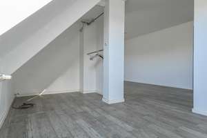 Singles & Studierende aufgepasst! Ruhige 1-Raum (Wohnzi. m. Schlafbereich & sep. Küche) DG-Wohnung – Rhenaniastr. 23, 46049 Lirich-Süd, Oberhausen – Vorschaubild 4
