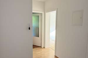 Frisch renoviert -2-Zimmer (56,47 m²) mit Aquariusblick, EBK & Stellplatz in Mülheim-Styrum! – Moritzstraße 93, 45476 Styrum, Mülheim an der Ruhr – Vorschaubild 1