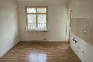 Charmante Dachgeschosswohnung mit Balkon am Westpark – Renovierung nach eigenen Vorstellungen – Die vollständige Adresse der Immobilie erhältst du vom Anbieter., 45145 Frohnhausen, Essen – Vorschaubild 2
