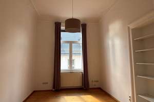 Altbaucharme trifft Wohnkomfort – Stilvolle 4-Zimmer-Wohnung mit Balkon, Einbauküche und Stellplatz – 60435 Eckenheim, Frankfurt am Main – Vorschaubild 9