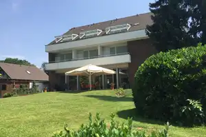 Hotel/ Appartementhaus/ Büro/ Praxis/ Altenpflege im Wesertal – Jahnweg 1a, 37688 Höxter (Kreis) – Vorschaubild 1