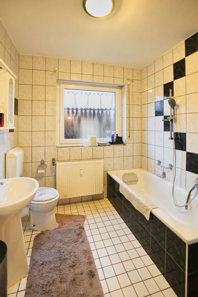 Immobilie in Lahnstein - 4-Parteien Mehrfamilienhaus mit Garage, Stellplätzen, Garten u. Terrasse in Lahnstein-Frierichssegen - Bild 10