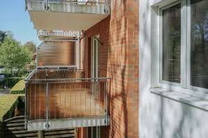 HH-Rahlstedt:  Zwischen Stadt und Ruhepol – 3 Zimmer, zwei Balkone, ganz viel Grün! – Loher Straße 10, 22149 Rahlstedt, Hamburg – Vorschaubild 12