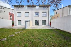 PET FRIENDLY 2011 DUPLEX HOUSE! 
approx. 166 m², 4.5-Room, 3.5-Bed, 2.25-Bath, Garage and Parking – Die vollständige Adresse der Immobilie erhältst du vom Anbieter., 65205 Erbenheim, Wiesbaden – Vorschaubild 2