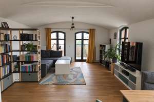 79,75 m² Altstadt-Eckwohnung: 8 Fenster, Westbalkon und Tageslichtbad