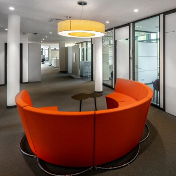 STOCK -  Modern | repräsentativer Eingangsbereich | begrünter Innenhof