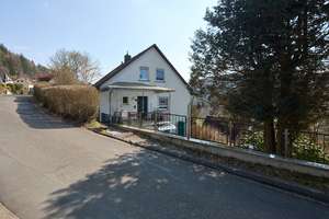 Familienidyll in Heigenbrücken!  Haus mit viel Platz für die Familie – Die vollständige Adresse der Immobilie erhältst du vom Anbieter., 63869 Heigenbrücken – Vorschaubild 2