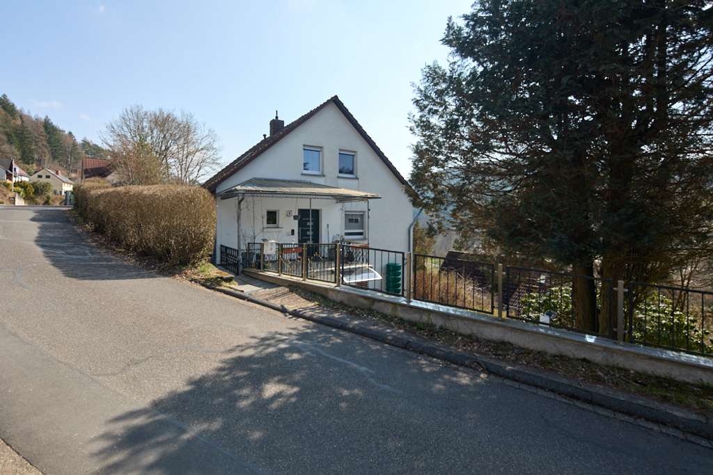 Immobilie in Heigenbrücken - Familienidyll in Heigenbrücken!  Haus mit viel Platz für die Familie - Bild 1