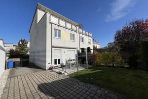 Doppelhaushälfte mit Garten u Dachterrasse zum Süden – Die vollständige Adresse der Immobilie erhältst du vom Anbieter., 90455 Kornburg, Worzeldorf, Nürnberg – Vorschaubild 1