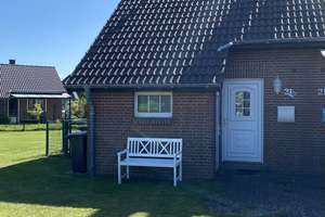 Gepflegte Doppelhaushäfte  mit 3 Zimmern in Friedrichskoog -  Spitze  – Die vollständige Adresse der Immobilie erhältst du vom Anbieter., 25718 Friedrichskoog – Vorschaubild 1