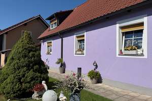 Einfamilienhaus mit 2 Eingängen, großer Garage und Nebengebäude in Regenstauf – Die vollständige Adresse der Immobilie erhältst du vom Anbieter., 93128 Regenstauf – Vorschaubild 3