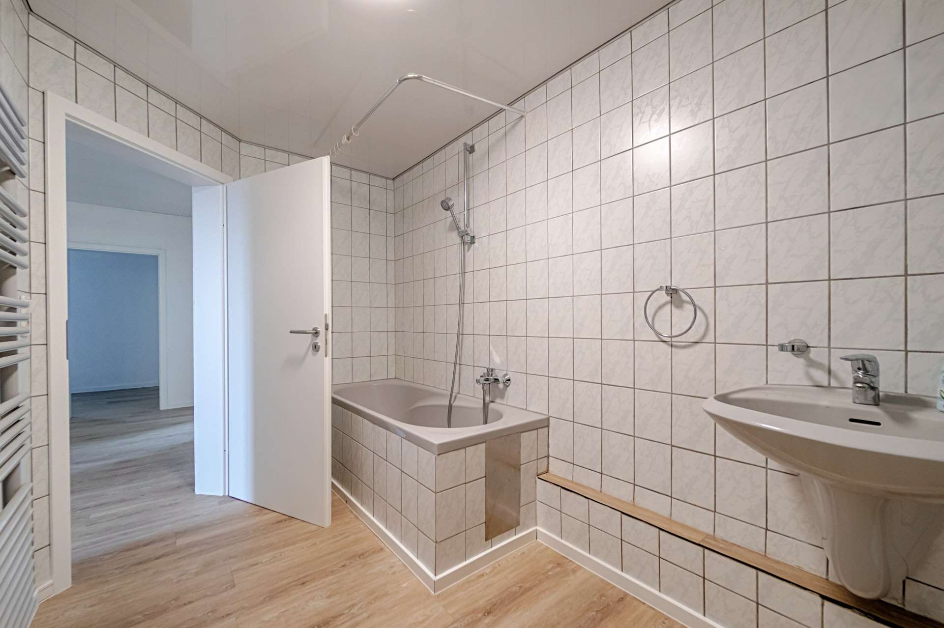 Immobilie in Neckarbischofsheim - Wohnen mit Charakter: Maisonette-Wohnung in ausgebauter Scheune am Waldrand mit Sonnenterrasse - Bild 8