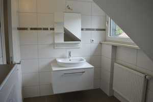Geschmackvolle, modernisierte 2-Raum-DG-Wohnung in Köln Ostheim mit moderner Einbauküche – Frankfurter Str. 601, 51107 Köln – Vorschaubild 6