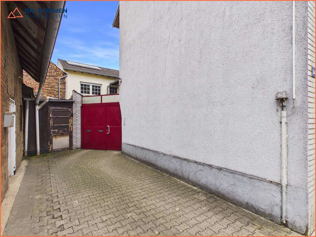 Immobilie in Hückelhoven - Gepflegtes Zweifamilienhaus mit Innenhof, Garage und großem Garten in Hückelhoven-Brachelen - Bild 3