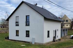 Energieeffizientes Einfamilienhaus (A+) mit Kamin und offener Wohnküche – Die vollständige Adresse der Immobilie erhältst du vom Anbieter., 9629 Reinsberg – Vorschaubild 1
