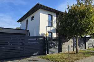 Provisionsfrei, Stadtvilla (A+) in Rotberg (Schönefeld) am Feld mit Privatsphäre, Garage, Kamin&Pool – Dahme-Spreewald (Kreis) – Vorschaubild 1