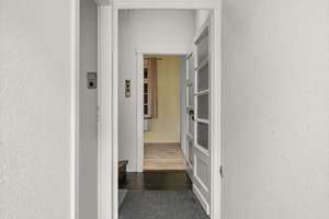 Bremen – Lindenhof | Sanierungsbedürftiges Reihenendhaus mit Anbau & 2 Garagen – Die vollständige Adresse der Immobilie erhältst du vom Anbieter., 28237 Lindenhof, Bremen – Vorschaubild 2