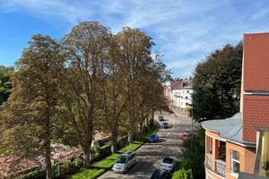 Stadtnah und dennoch im Grünen – 3-Zimmer-Wohnung mit Balkon