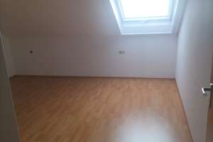 Helle 2 Zimmer Dachgeschosswohnung in Stuttgart Neugereut – Die vollständige Adresse der Immobilie erhältst du vom Anbieter., 70378 Neugereut, Stuttgart – Vorschaubild 3