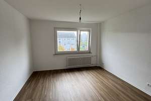 helle 2 Zimmerwohnung mit Balkon* – Hölderlinstraße 10, 47226 Rheinhausen-Mitte, Duisburg – Vorschaubild 3