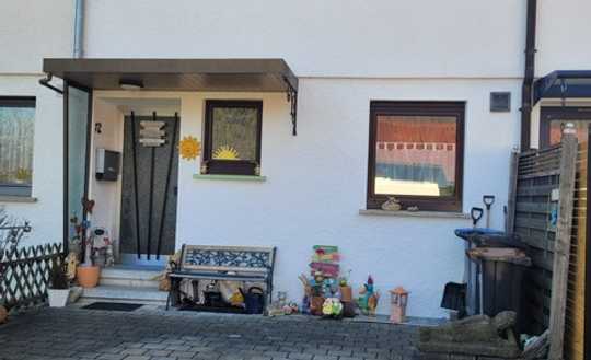 Gemütliches RH in Randlage mit Ausbaupotential im Dach - Natur vor der Tür!