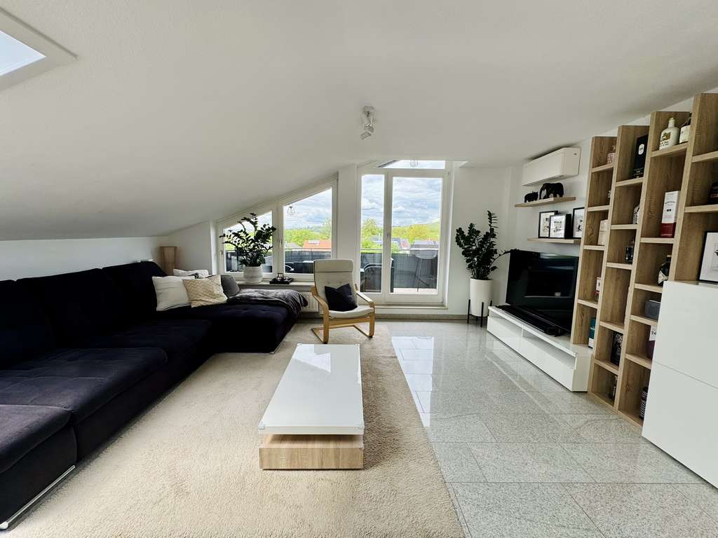 Immobilie in Erlenbach - Moderne 3‑Zimmer‑Dachgeschosswohnung mit Panoramablick auf den Scheuerberg - Bild 2