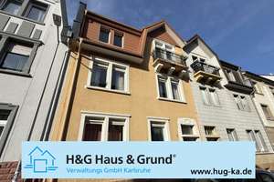 KA-Durlach! Zentral gelegenes Dreifamilienhaus mit ausgebautem DG, Balkonen und Garten