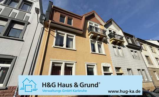 KA-Durlach! Zentral gelegenes Dreifamilienhaus mit ausgebautem DG, Balkonen und Garten