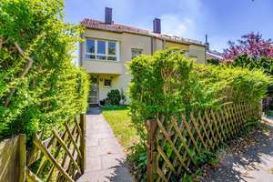 Familienfreundliches Reiheneckhaus mit Garten in München-Perlach