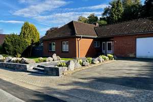 Wohnen auf einer Ebene mit Gartenidylle in ruhiger, bevorzugter Lage – Die vollständige Adresse der Immobilie erhältst du vom Anbieter., 25746 Heide – Vorschaubild 1