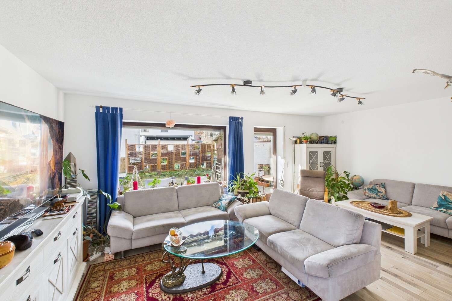 Immobilie in Stadtbergen - Raum für neues Familienleben - Doppelhaushälfte mit Garten - Bild 1