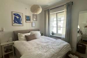 *BEFRISTETE* 2,5-Zimmer Wohnung mit Balkon in Schwabing-West, Befristet bis Januar 2027, Möbliert  – Destouchesstraße 21, 80803 Münchner Freiheit, München – Vorschaubild 2