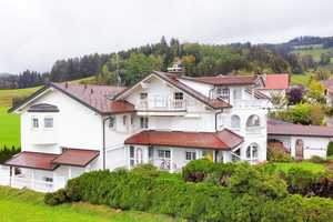 Mehrfamilien- / Generationenhaus mit bis zu 4 Whg. - 15m Pool und Sauna – Lindau (Bodensee) (Kreis) – Vorschaubild 1