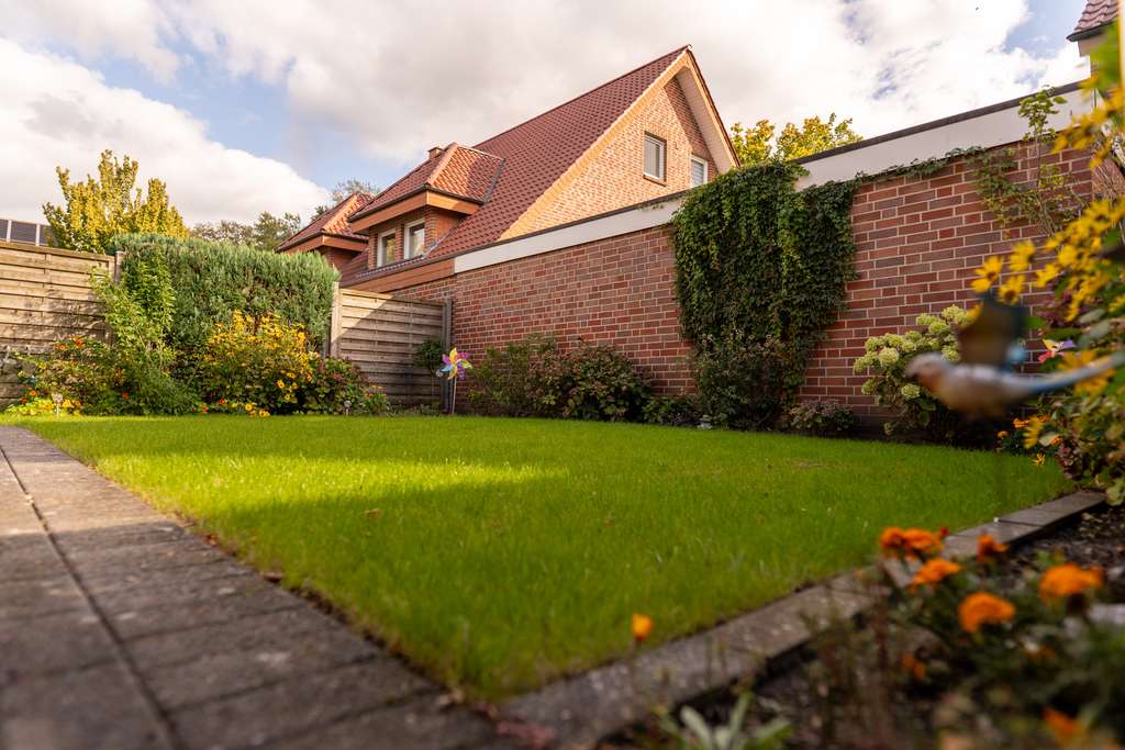 Immobilie in Herzebrock-Clarholz - 4-Zimmer-Wohnung / 2 Etagen / Garten / keine Schrägen - in ruhiger Wohnsiedlung - Bild 1