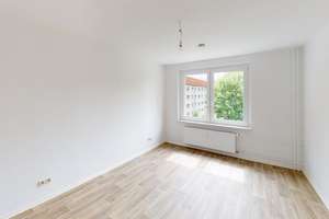 NEU sanierte 4-Raum-Wohnung mit Balkon in attraktiver Wohnlage – Blankenburgstr. 7, 9114 Furth, Chemnitz – Vorschaubild 1