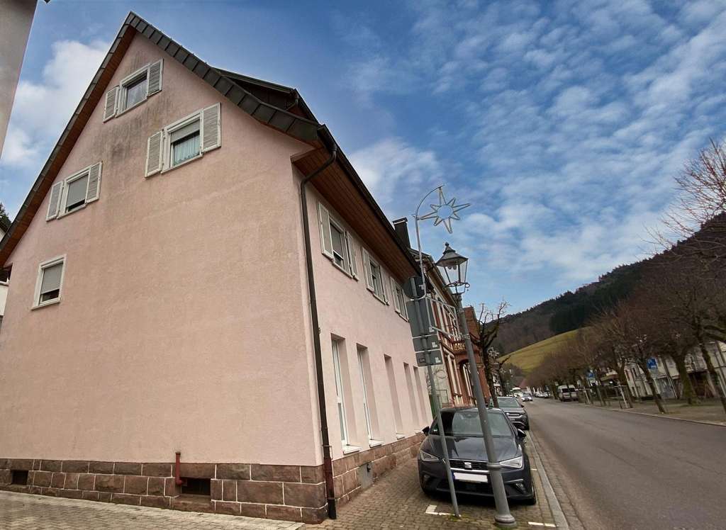 Immobilie in Bad Peterstal-Griesbach - Bad Peterstal - Mehrfamilienhaus mit 3 Wohneinheiten! - Bild 1