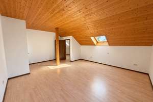JEDE MENGE PLATZ: GROßZÜGIGES EINFAMILIENHAUS MIT EINLIEGERWOHNUNG IN SONNIGER HANGLAGE – 97656 Oberelsbach – Vorschaubild 11