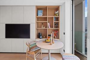Design trifft Hafenflair: Exklusives, vollmöbliertes Apartment mit Sonnenbalkon und Hafenblick – Die vollständige Adresse der Immobilie erhältst du vom Anbieter., 20457 HafenCity, Hamburg – Vorschaubild 1