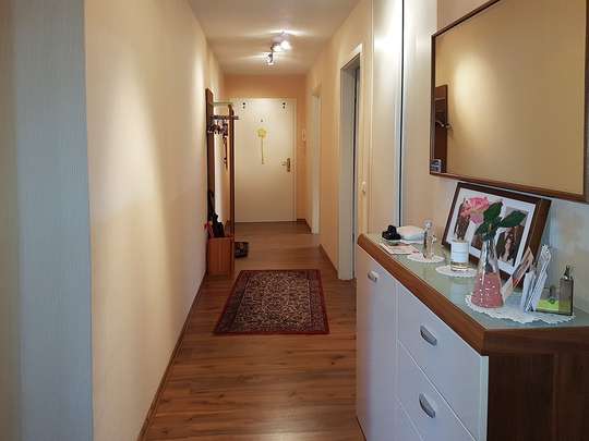 Moderne 3-Zim.-Wohnung mit PKW-Stellplatz und Garten - Bild 10
