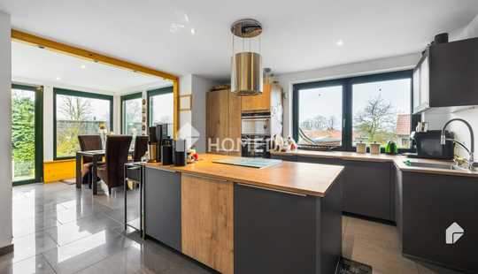 Bild von Top sanierte DHH mit vielen Highlights z.B. Sichtbalken, hochwertiger EBK | Lage nahe der Ostsee