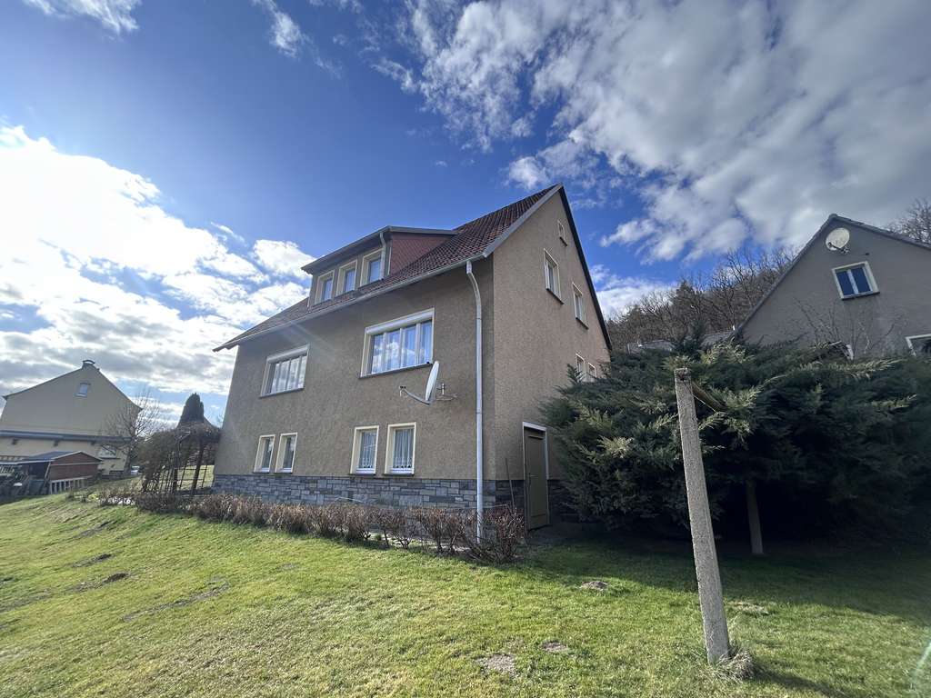 Immobilie in Berga/Elster - Großzügiges Haus mit Terrasse, Garten sowie Keller & Ausbaureserve in Berga-Wünschendorf - Bild 0