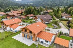 Bezugsfreies Wohnensemble am Schliersee – Zwei neuwertige Einfamilienhäuser auf 2.132 m² – Die vollständige Adresse der Immobilie erhältst du vom Anbieter., 83727 Schliersee – Vorschaubild 21