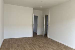 Frisch sanierte Erdgeschosswohnung mit Balkon direkt am Stadtpark für Naturliebhaber – Helbersdorfer Straße 12 c, 9120 Helbersdorf, Chemnitz – Vorschaubild 14