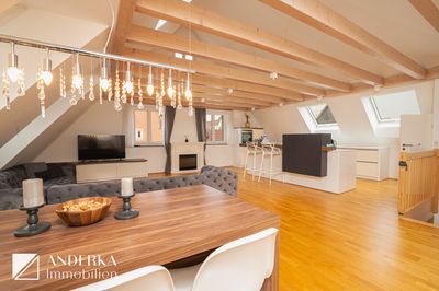Einzigartiges Maisonette-Penthouse mit Aufzug & Dachterrasse im Herzen Günzburgs.