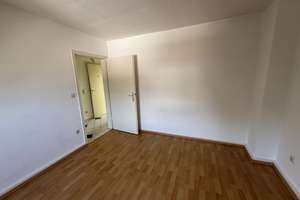 TOP 2,5-Zimmer-Dachgeschosswohnung in Duisburg Untermeiderich – Die vollständige Adresse der Immobilie erhältst du vom Anbieter., 47137 Untermeiderich, Duisburg – Vorschaubild 2