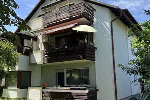 NEU!  Gut vermietetes 6-Fam.-Wohnhaus mit 4 Garagen und 1079 m² Grdst. in Pfinztal! – Im Saalbrett 3, 76327 Pfinztal – Vorschaubild 1