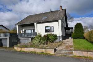 **Wohnhaus mit Doppelgarage und Garten im Grünen mit viel Platz** – Die vollständige Adresse der Immobilie erhältst du vom Anbieter., 54597 Burbach – Vorschaubild 1
